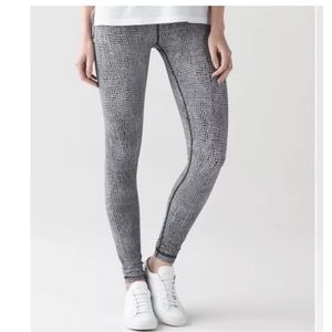 Lululemon Women’s Gray Full Length Leggings - Size 4